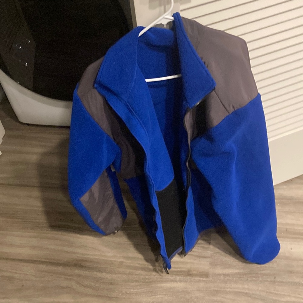 Men XL The North Face Winter jacket cool blue and gray color very nice.